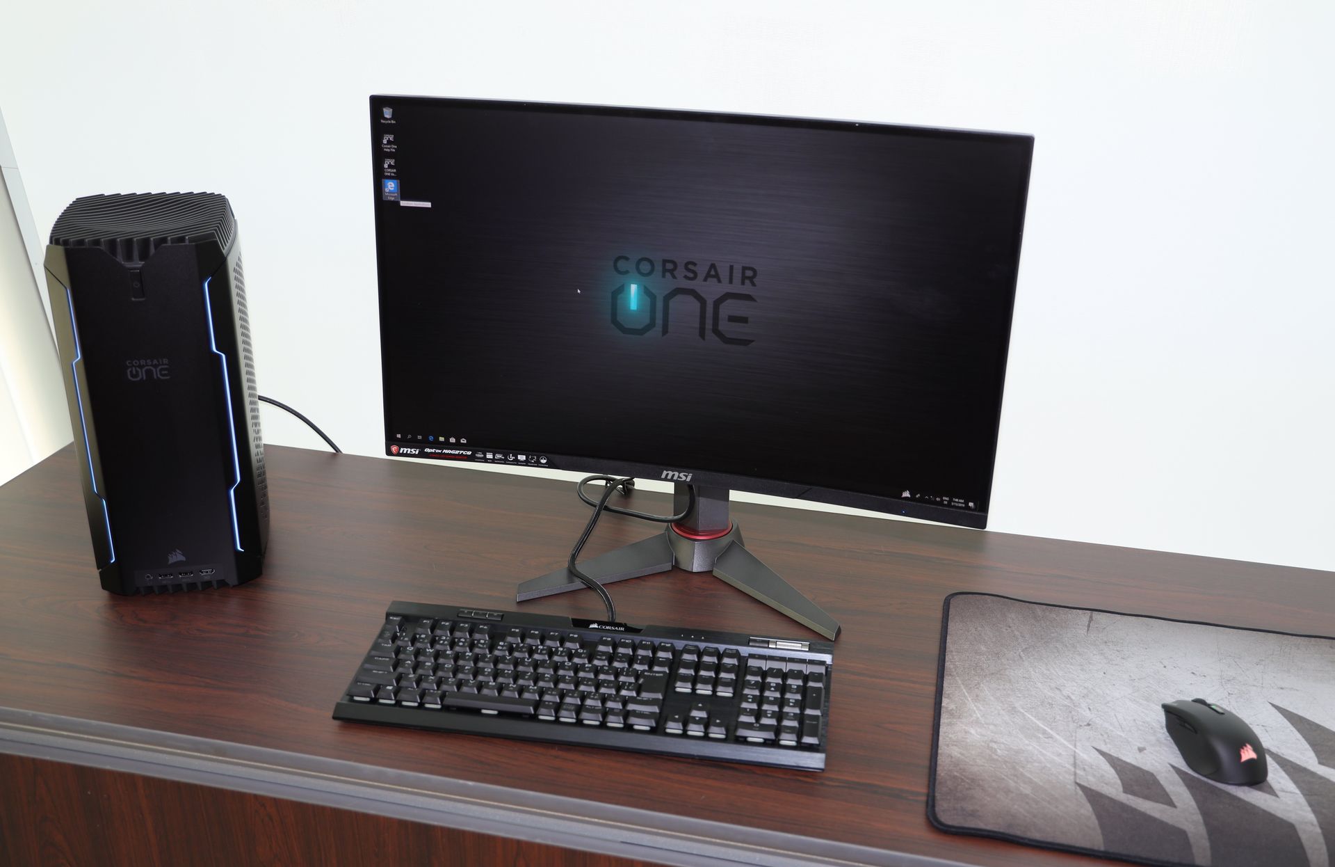 CORSAIRのフラッグシップモデルとなるゲーミングPC「CORSAIR ONE」。発売時期、価格未定
