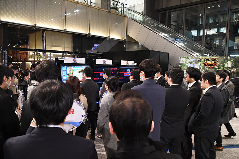 従来のeスポーツイベントでは余りお目にかかれない、スーツを着込んだ人たちの姿があった