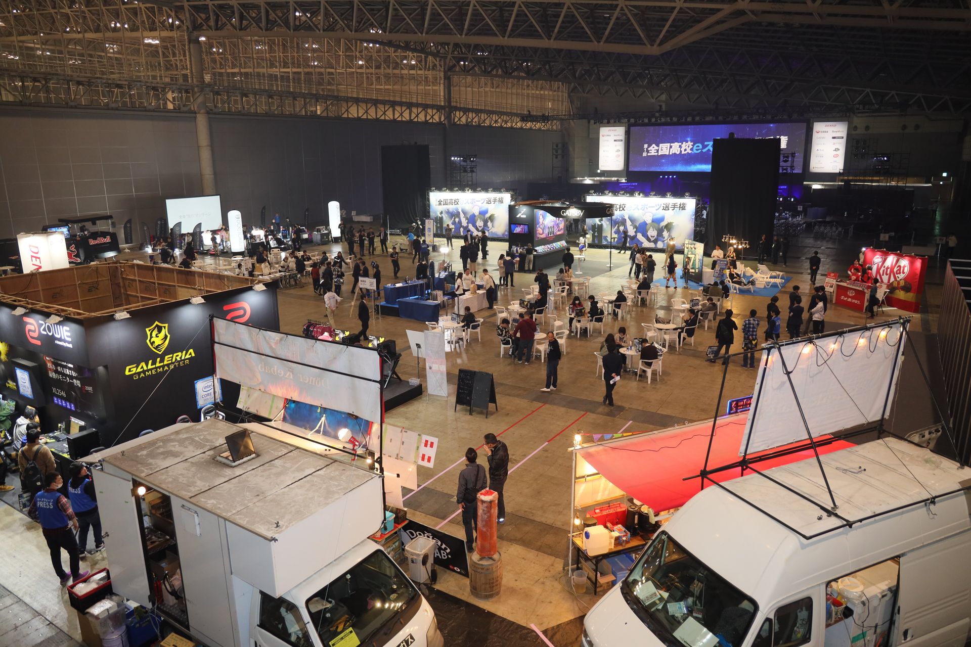 会場は幕張メッセ1ホール。海浜幕張駅から歩いて、一番奥のホール。時間に余裕を持って向かいたい