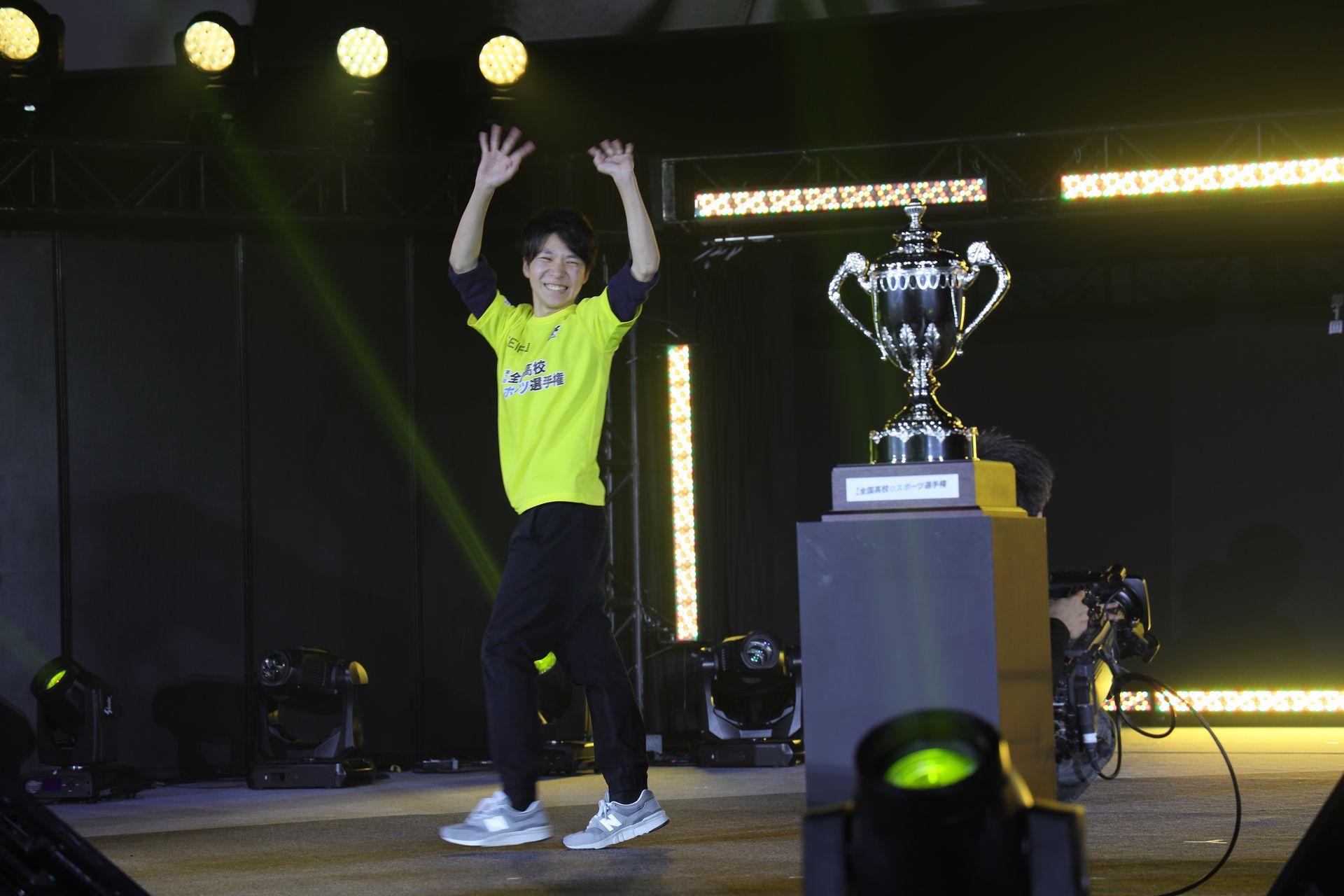 参加した選手全員が、演出の規模と豪華さに驚いたというオープニング。出場入場はチーム単位ではなく1人ずつ紹介。高校生達は一生の思い出になっただろう