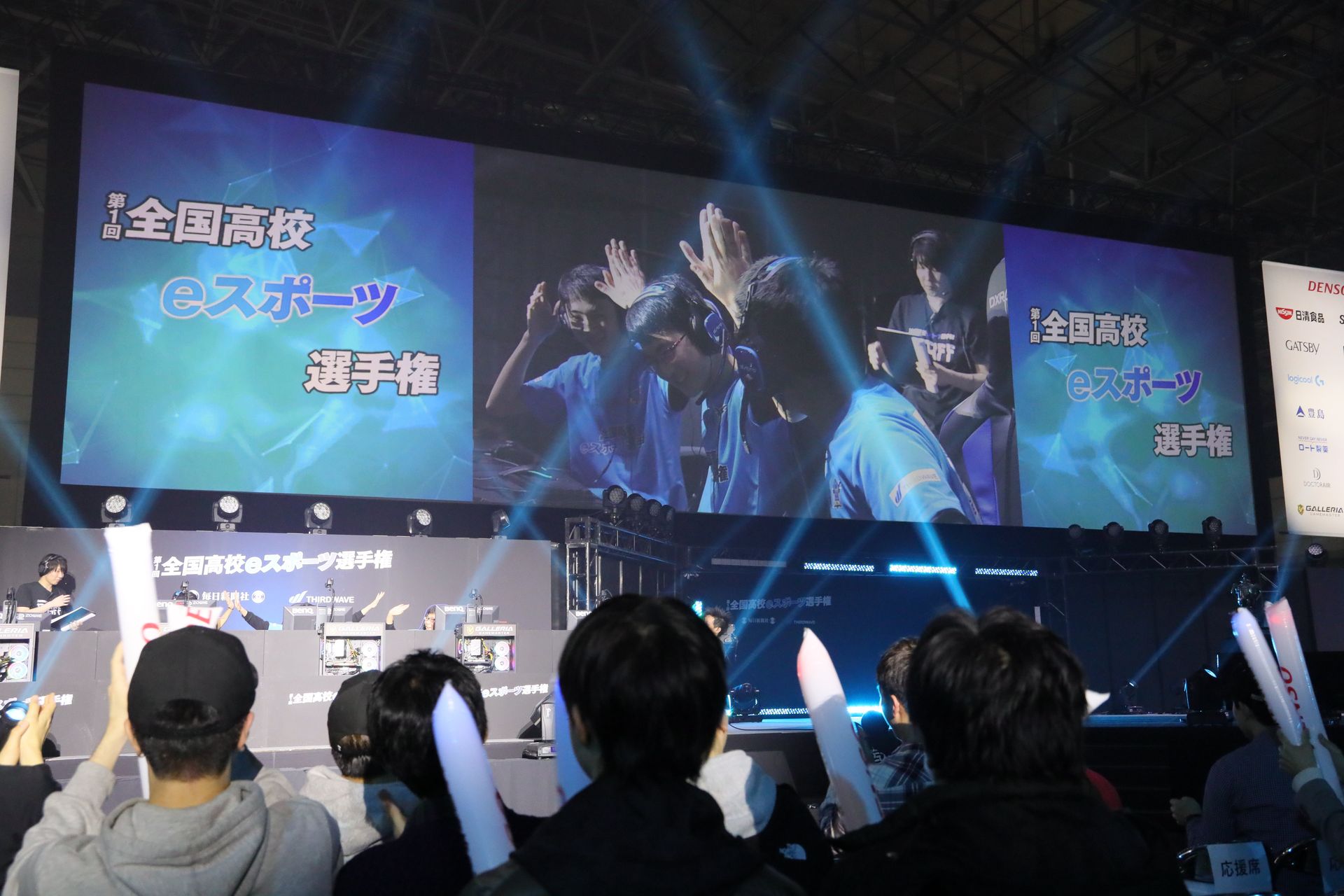 チャンスがあれば選手達の表情を抜いていく