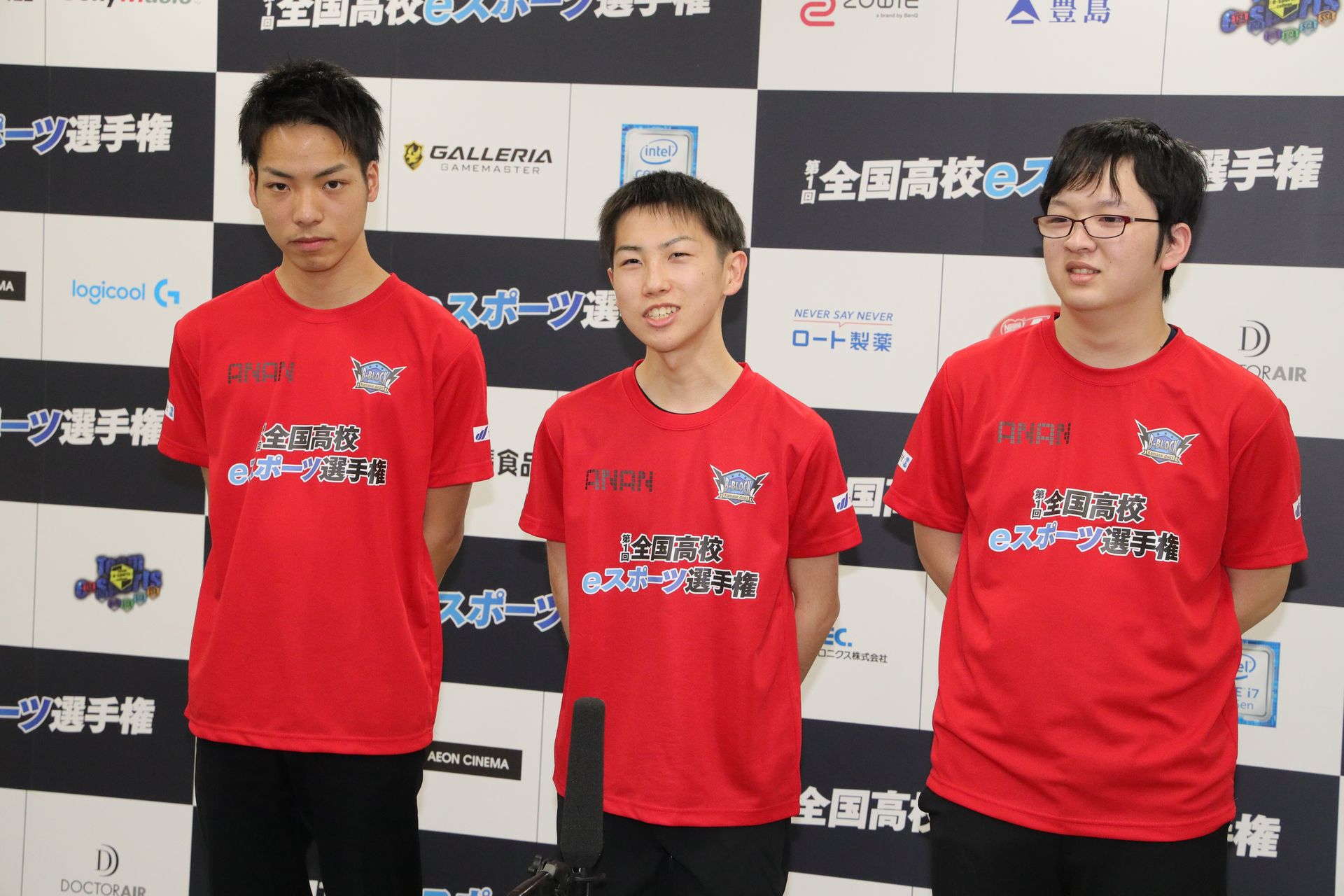 サバサバした表情で敗戦の弁を語った阿南工業高校「Kamase Dogs」。左のどうのつるぎ選手以外は卒業してしまうが、卒業するこんぼう選手、ひのきのぼう選手も高専4年生としてサポートに回りたいという