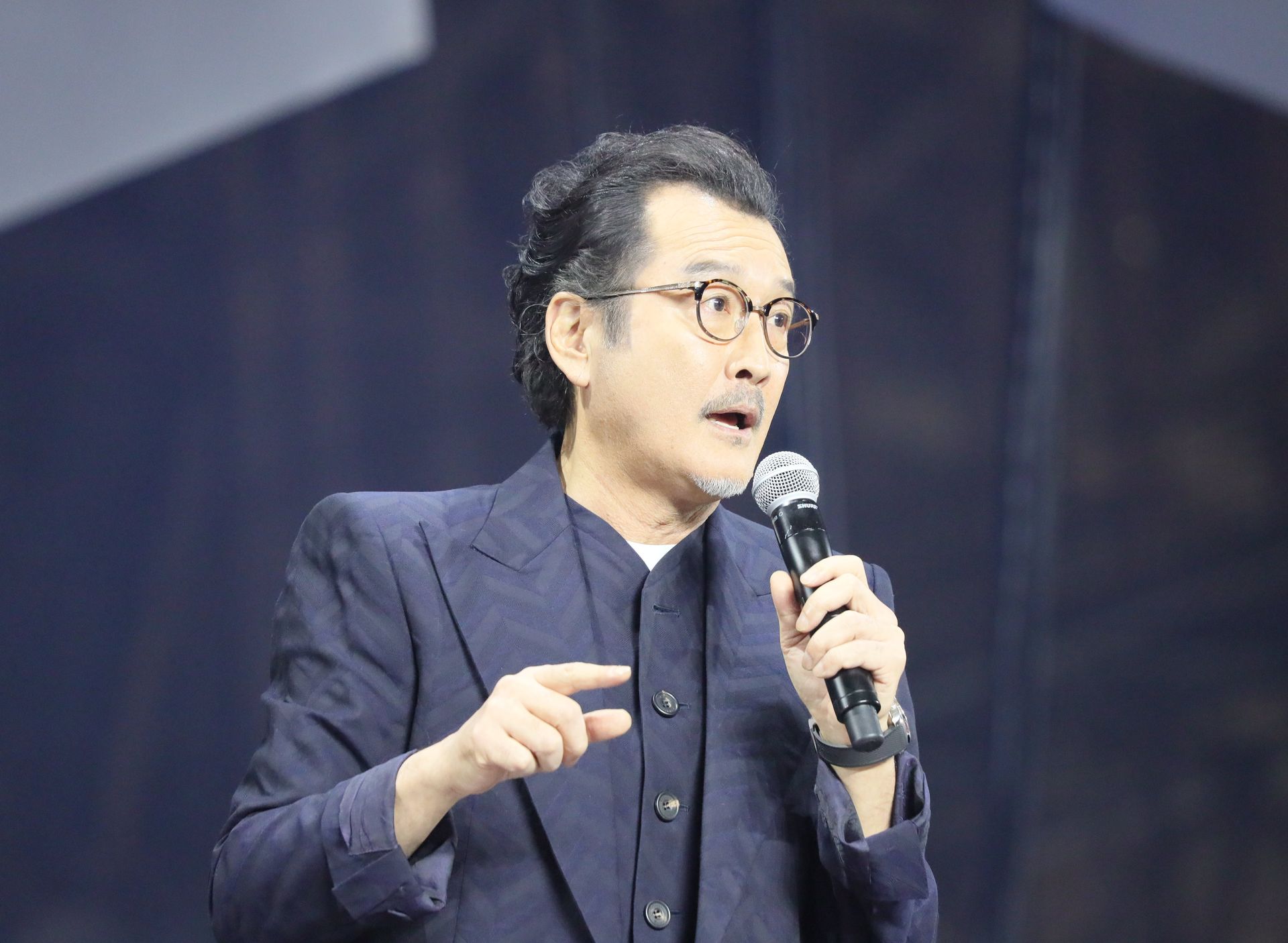 ファミコンからの筋金入りのゲーマーだという吉田鋼太郎さん。「FFXV 戦友」というゲームが存在することを問いかける展開は想像できなかった（笑）