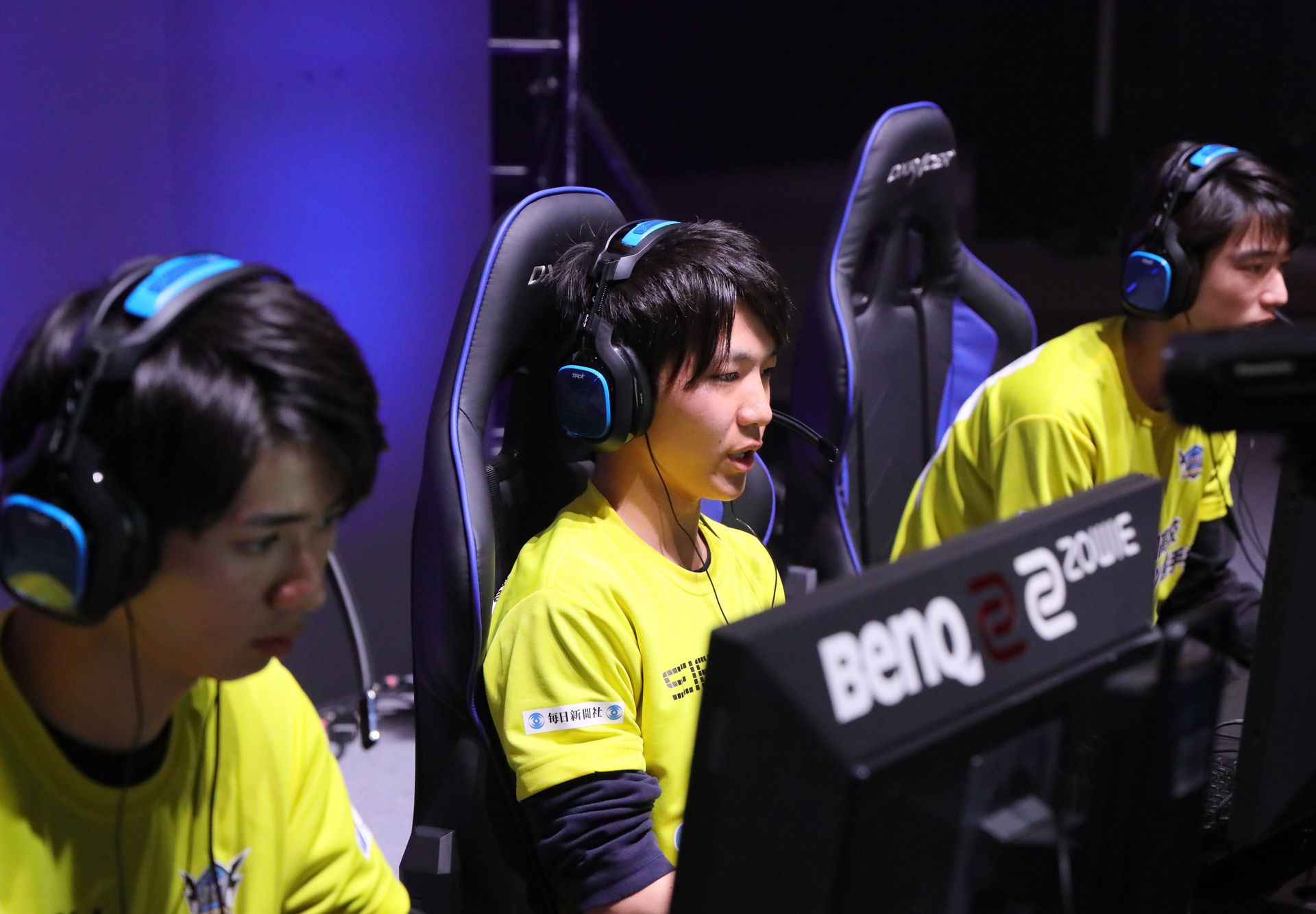 唯一のプロ選手でありながら、オフライン大会で勝利を収めることができなかった横浜清風高校milla選手（中央）