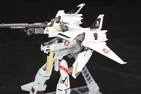 魂レビュー】「HI-METAL R VF-4 ライトニングIII」。変形させやすく