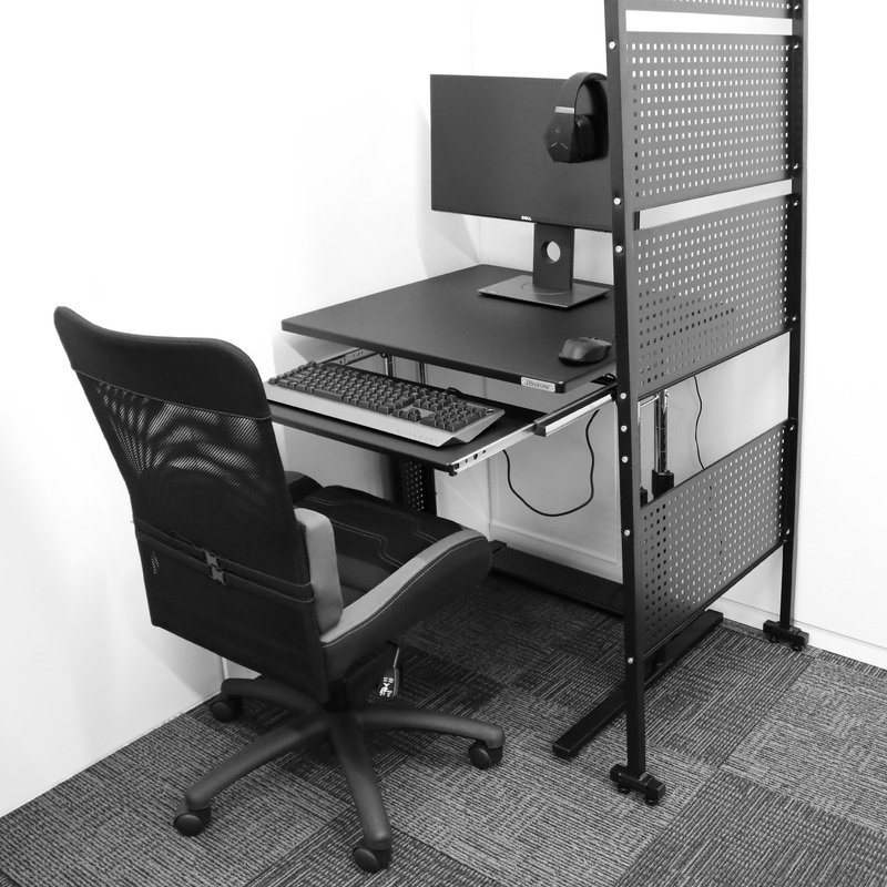 これぐらいのスペースでゲーミング環境が構築可能