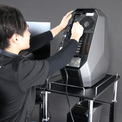 バウヒュッテ、ゲーミングPCを目線の高さに設置できる昇降式