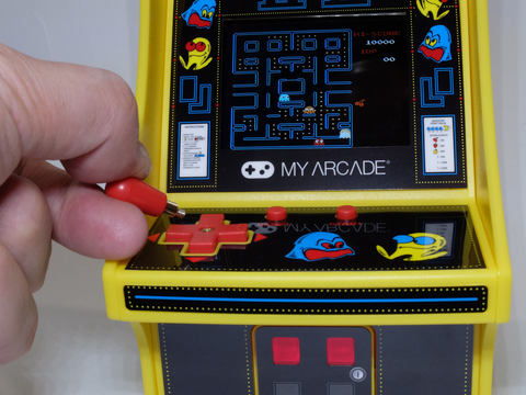 ゲーセンが手の中に！ 2つのアーケード筐体型ミニゲーム機