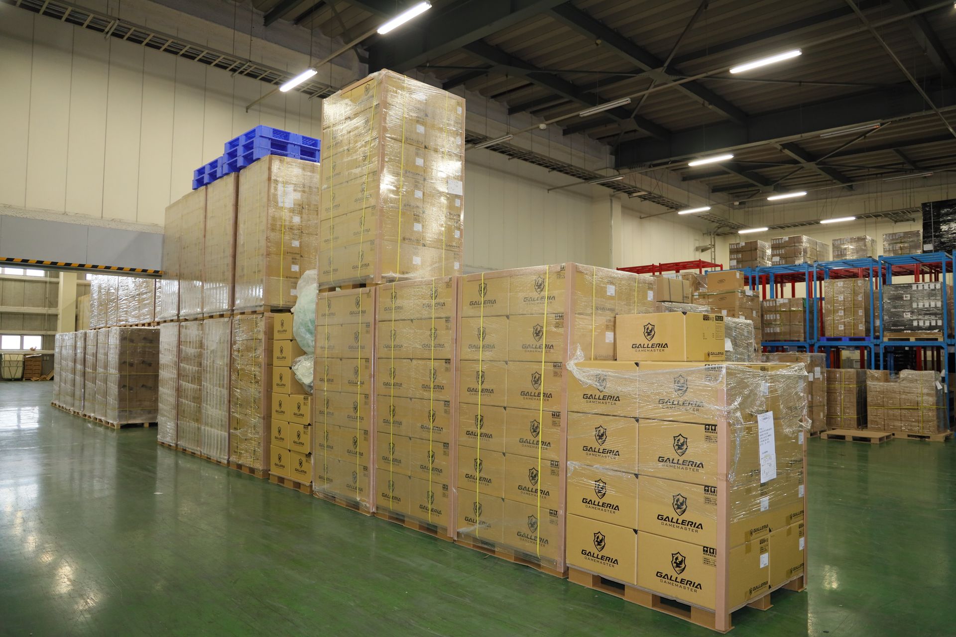 GALLERIA GAMEMASTERのケースが入った外箱。段ボール箱もちょっとリッチだ