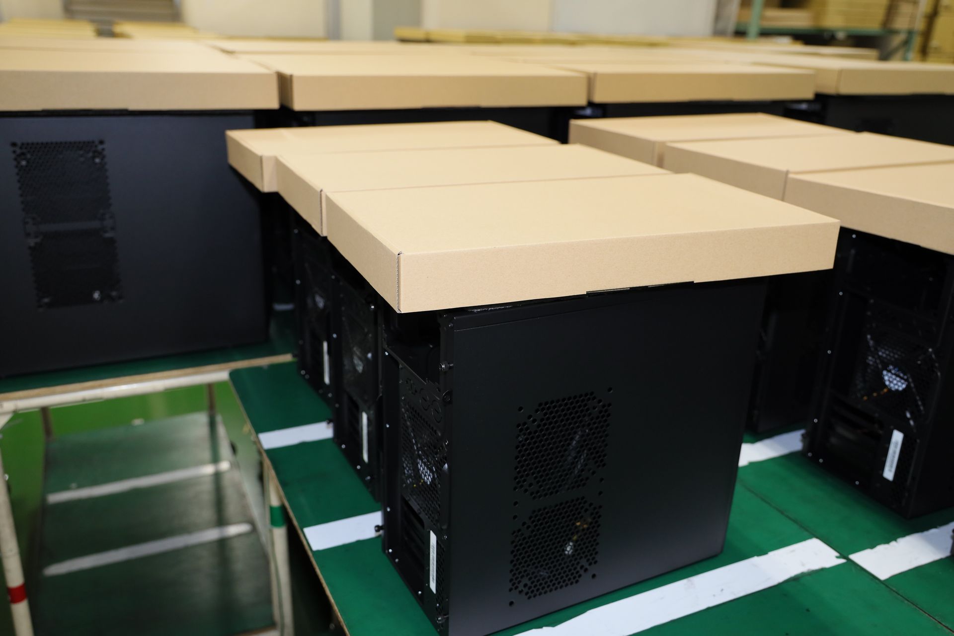 ケースとキットボックスが必ずワンセットになっている