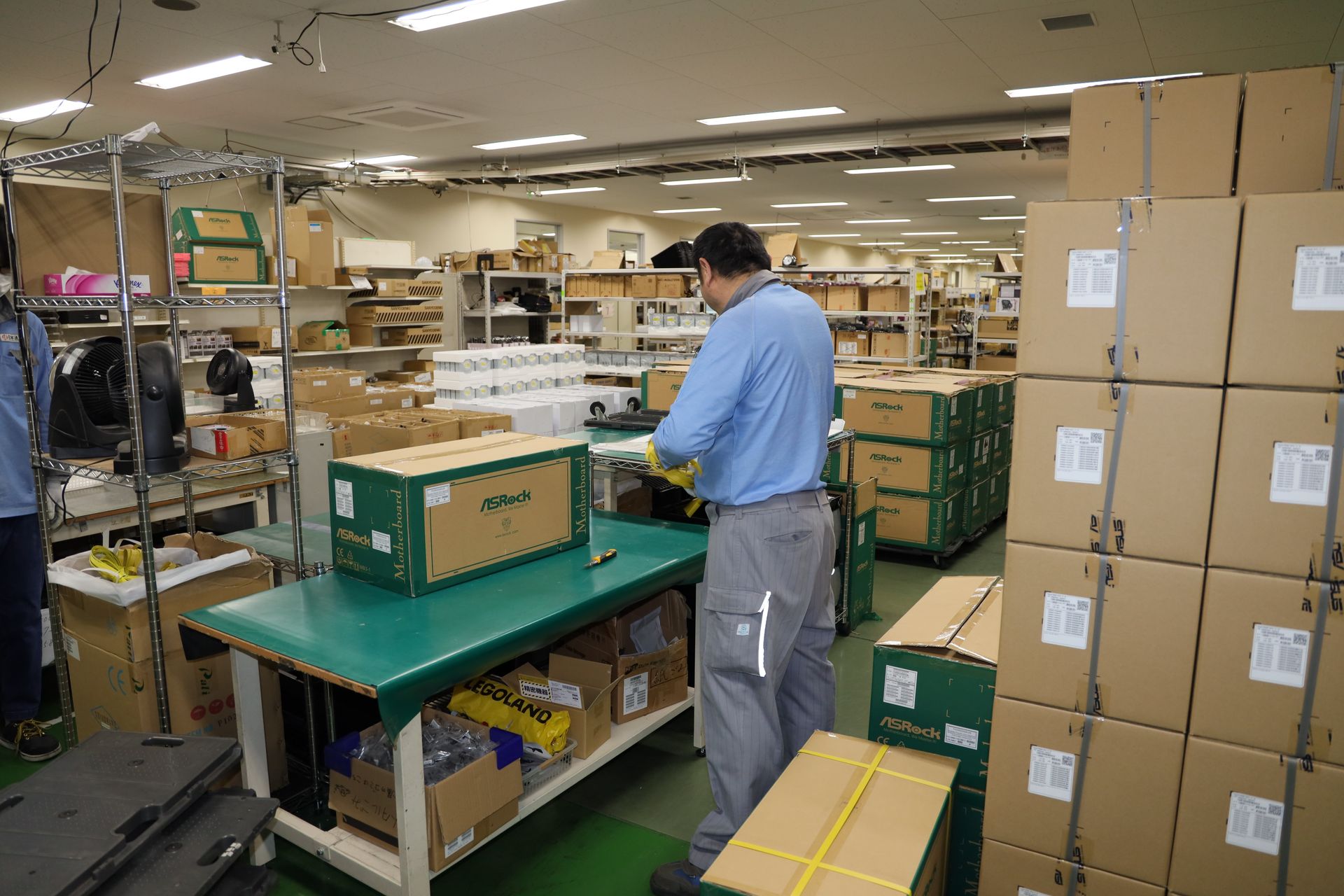 ここは梱包を解くエリア