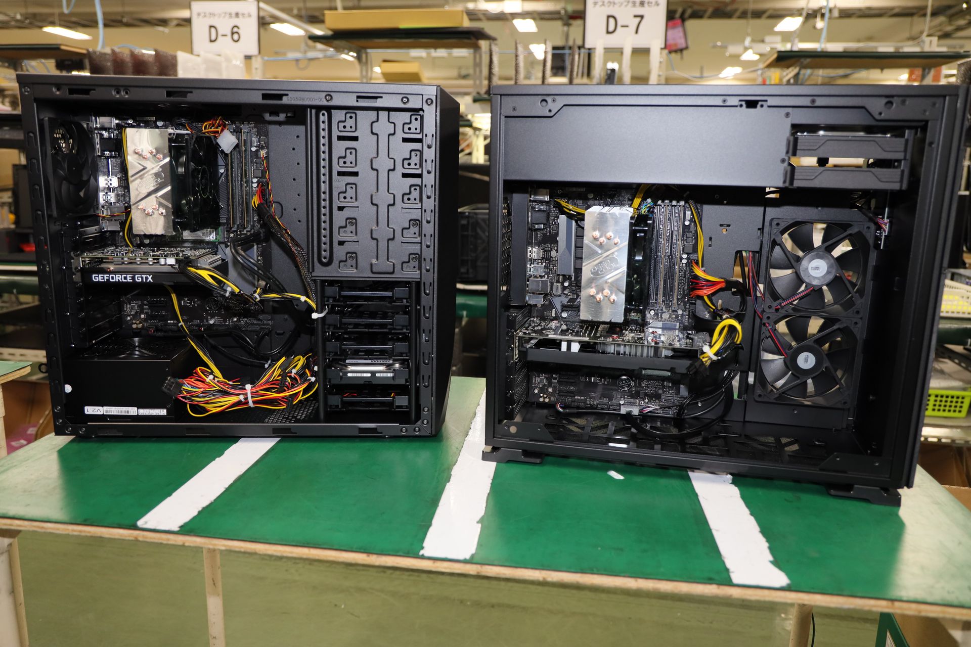 左が通常のGALLERIA、右がGALLERIA GAMEMASTER。GALLERIAがベーシックな構造で、幅広い拡張性を備えているのに対して、GALLERIA GAMEMASTERはケーブルのほとんどが背面に回され、eスポーツ向けとして冷却効率、メンテナンスしやすさをあげている