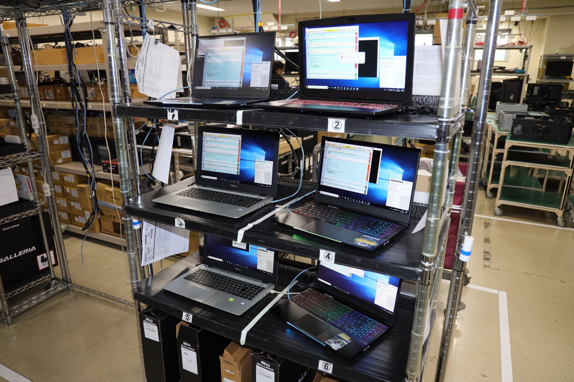 こちらはノートPC。リモート操作で検査が進められている