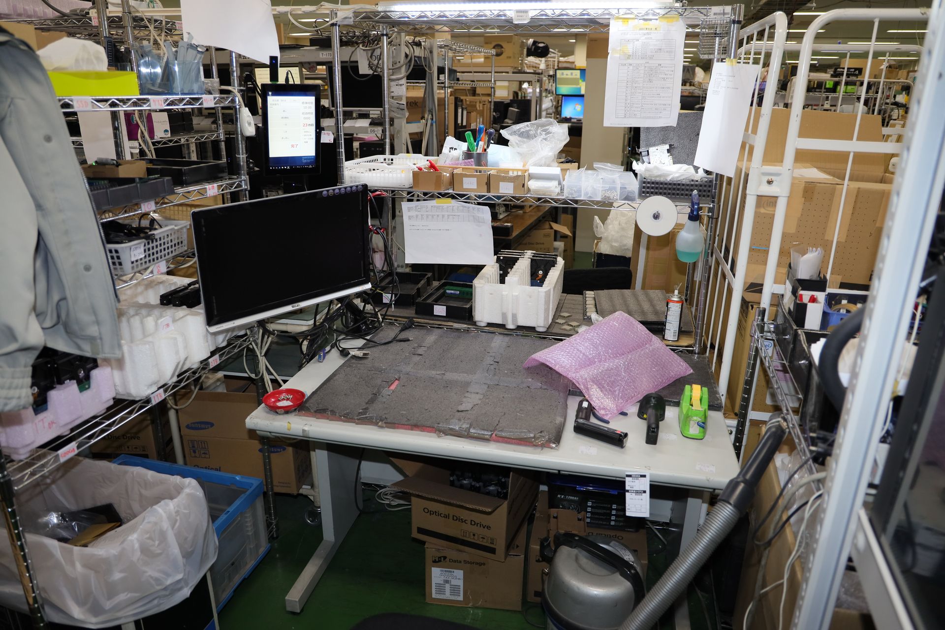 下取りPCの再生処理を行なうブース