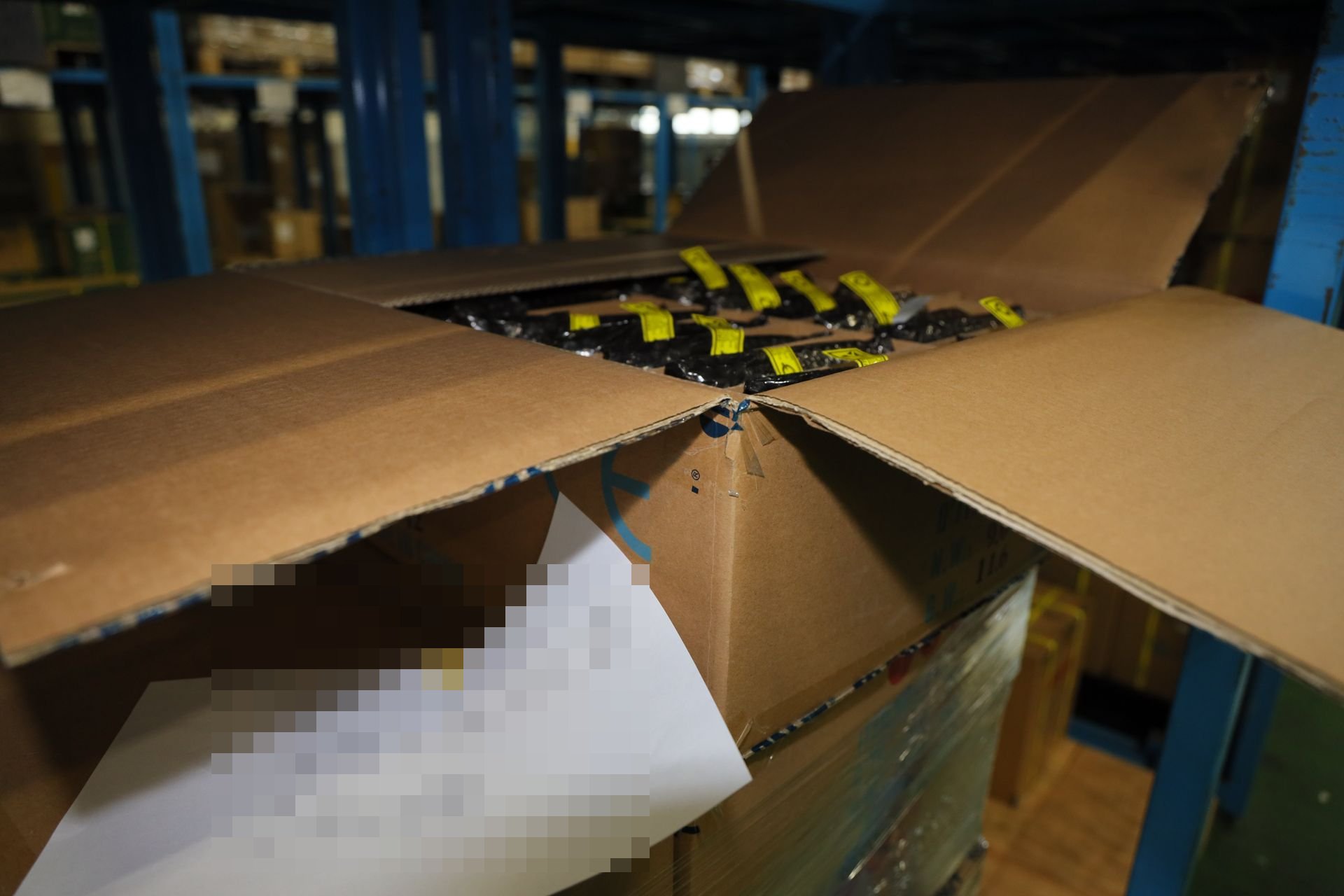 こちらはGeForce GTX 1660。ビデオカードはいくつか見たが、モノによって段ボールのサイズが全然違う