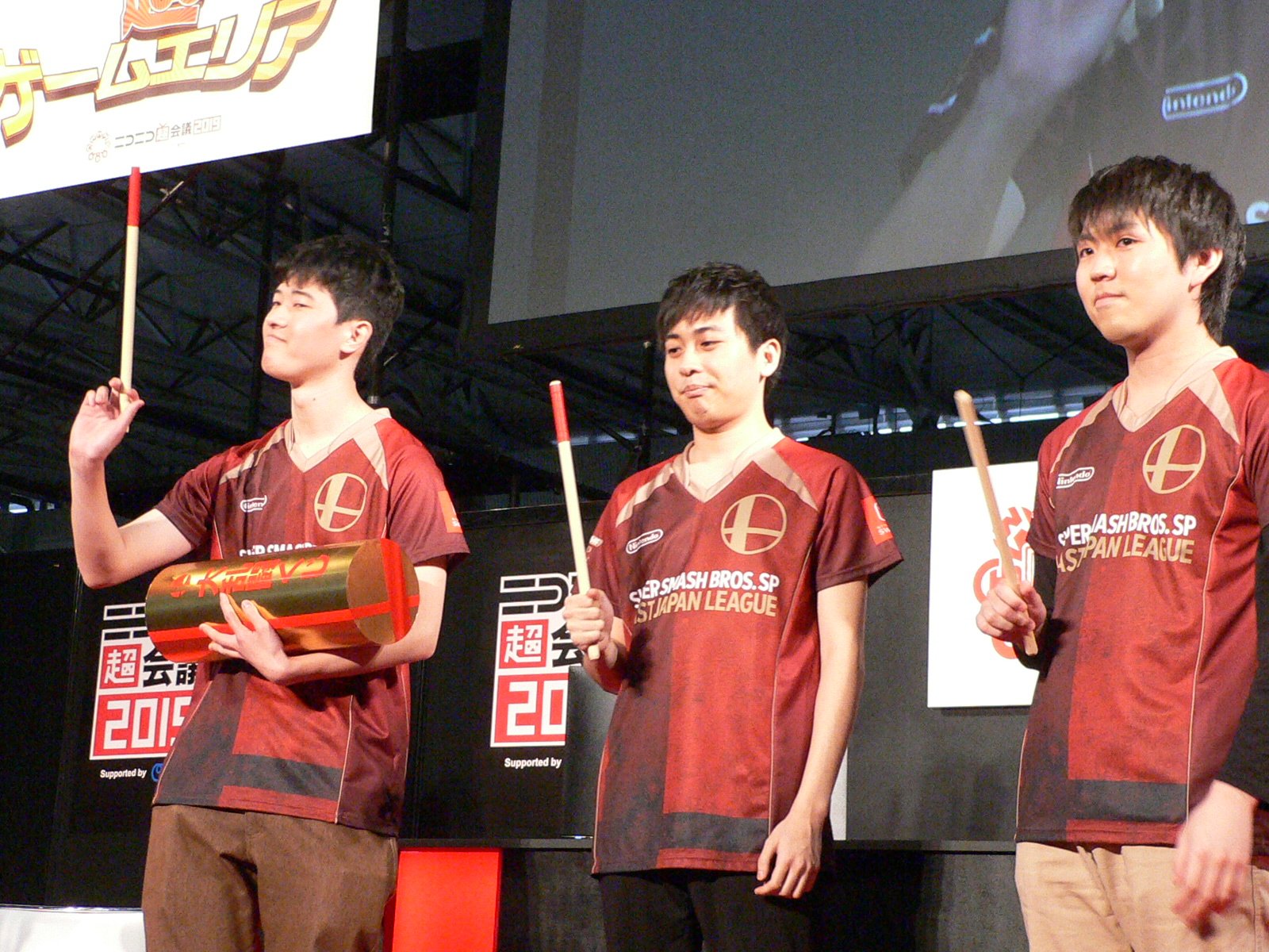 抽選の結果、初戦はこんぶ選手VSクロ選手の組み合わせに。最後はロイの最後の切り札をかわしたクロ選手のフォックスが鮮やかに相手を仕留めた