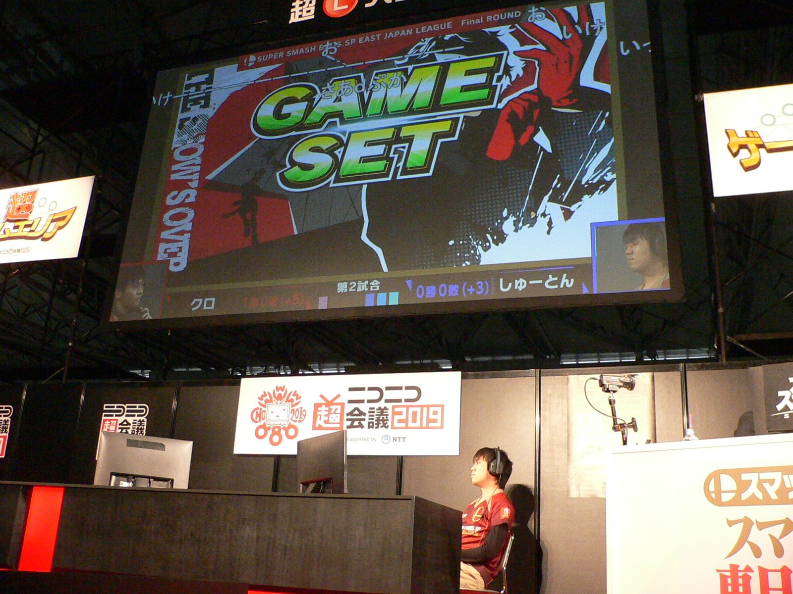 追加配信されたばかりの新キャラ、ジョーカーの最後の切り札をヒットさせて勝利を決め、大いに観衆を盛り上げたしゅーとん選手