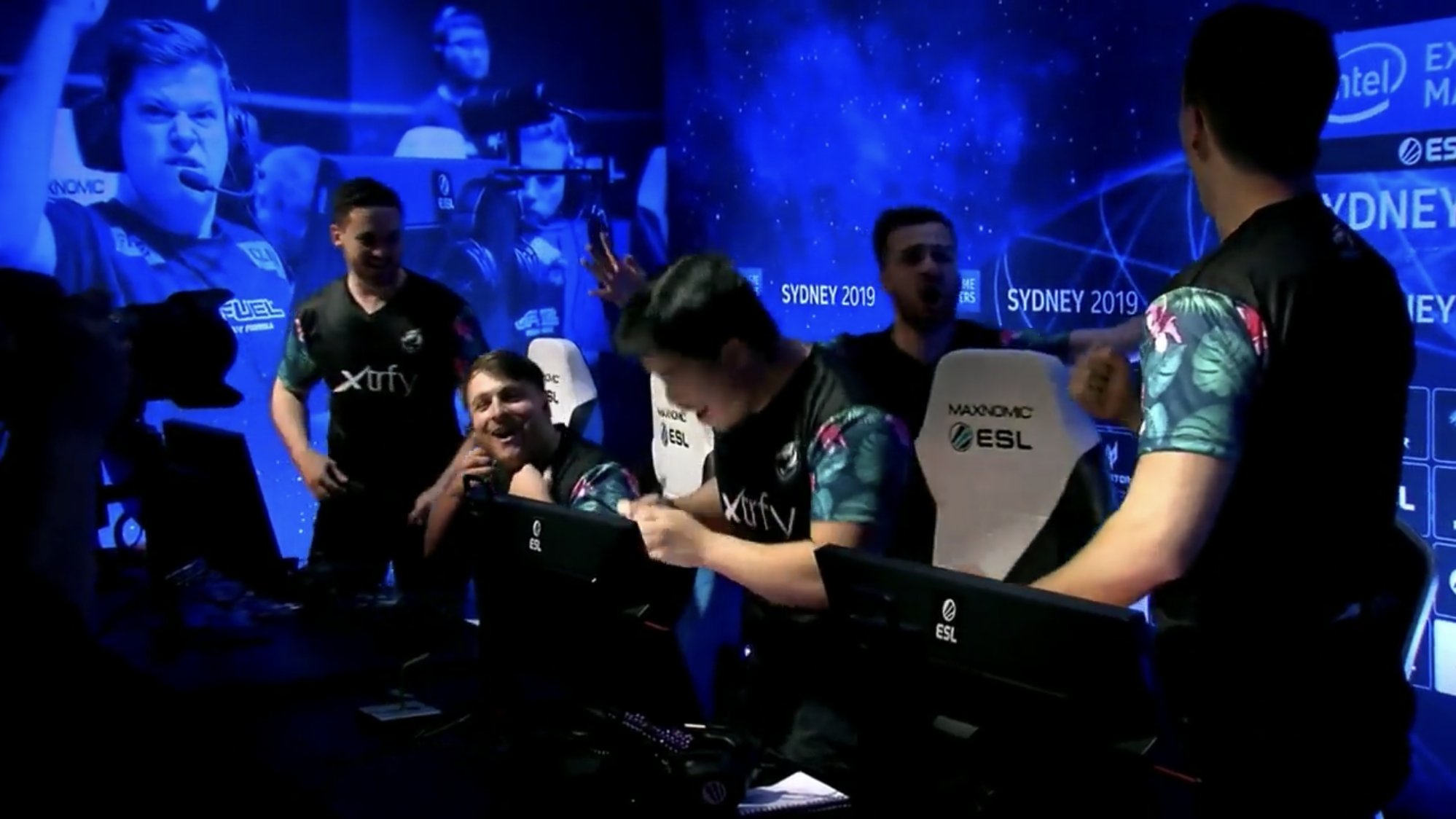 FaZeに勝った瞬間、まるで優勝したかのように喜びを爆発させる選手とコーチ達