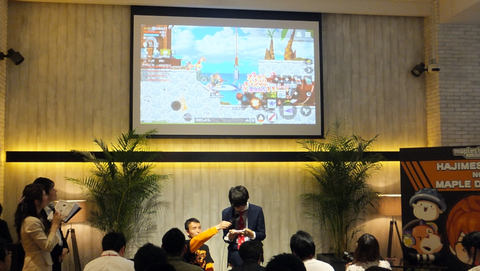 メイプルストーリーM」、はじめしゃちょーさんがプレーヤーと間近で