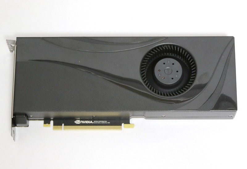 ビデオカードはGeForce RTX 2080 Tiを搭載。無印なのでリファレンスカードだ。2つの大型ファンで冷却する