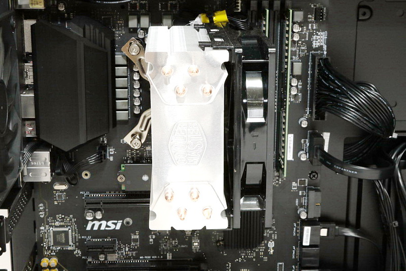 CPUクーラーとしてはCooler Masterの「Hyper 212 EVO」が搭載されている