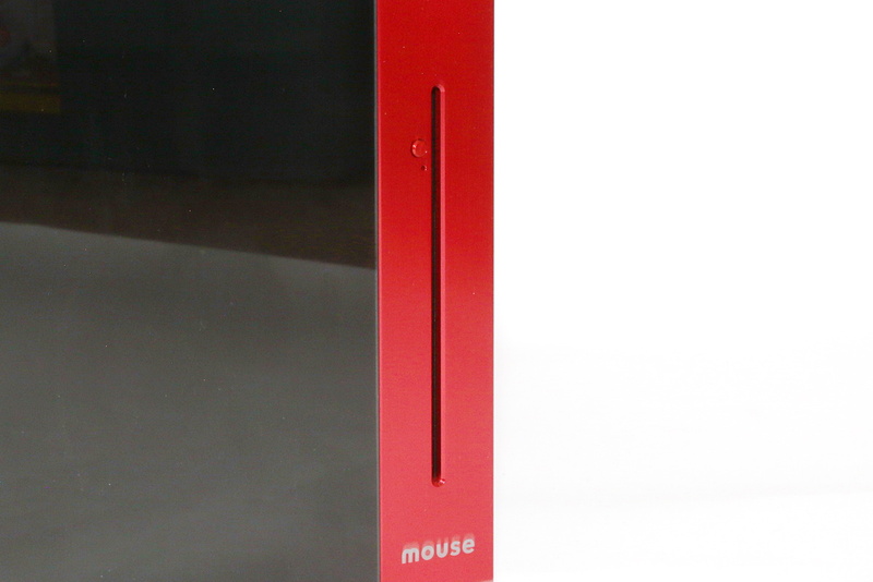 そのすぐ下に用意されている光学ドライブスロット