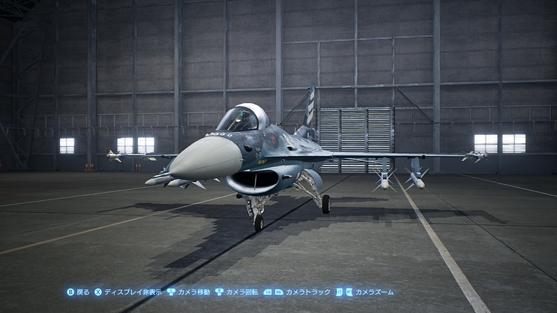 解像度「LOW」での描写。窓から差していた光がなくなり、機体の影がドット絵になってしまっている