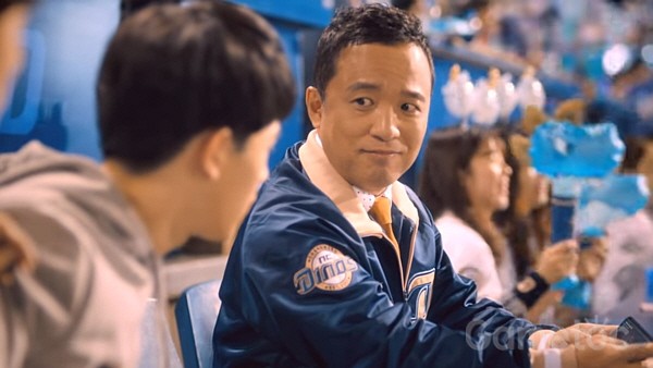 キム・テクジン氏が出演した「リネージュM」のリリース100日記念TVCM