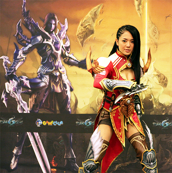 「ドラゴナ」の広告モデル蒼井そら氏