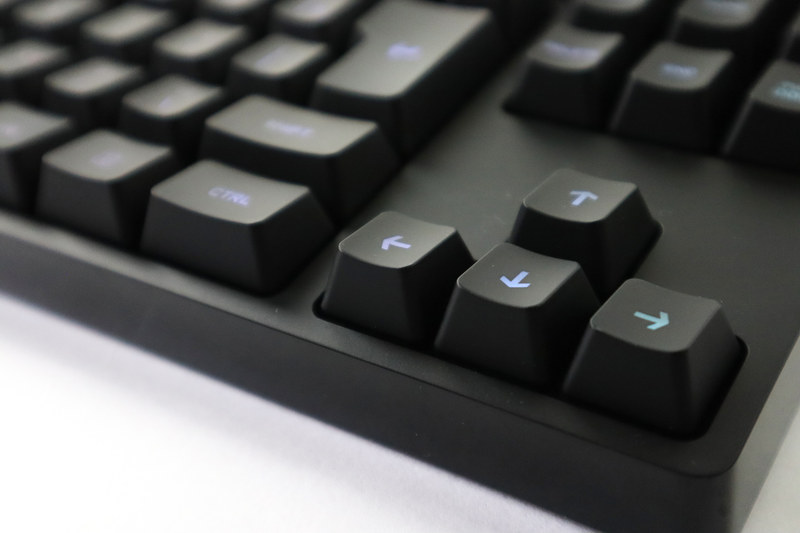 見た目よりも重量があり、安定感がある