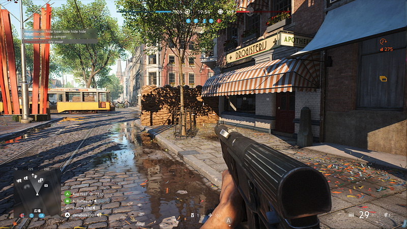 DXRオン、基本画質「最高」設定での画像。水たまりに映る建物に注目してほしい