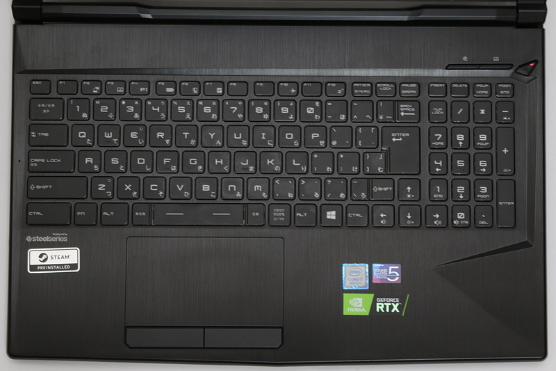 コンパクトなキーボード周り