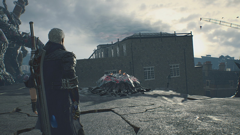 こちらは低画質。地面に沿ってだんだんに描かれていた影が棒になってしまった