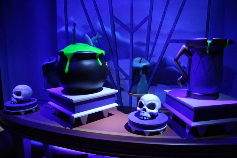 おどろおどろしいオブジェ