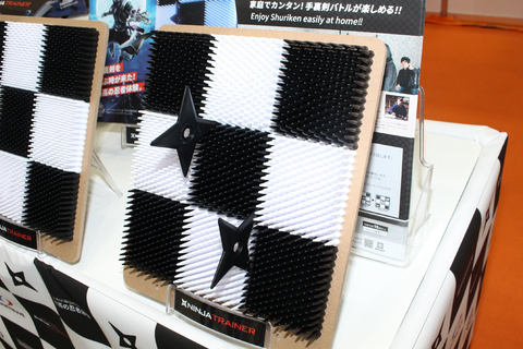東京おもちゃショー2019】ダーツ感覚で楽しめる手裏剣ゲーム「ニンジャ