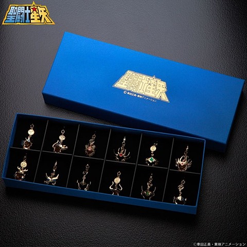 聖闘士星矢」黄金聖闘士のクロス・12星座が“合金製”アクセサリーとして