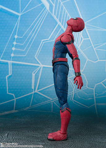 スパイダーマン：ファー・フロム・ホーム」より定番スーツ姿