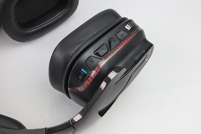 イヤーカップ裏のボタン類