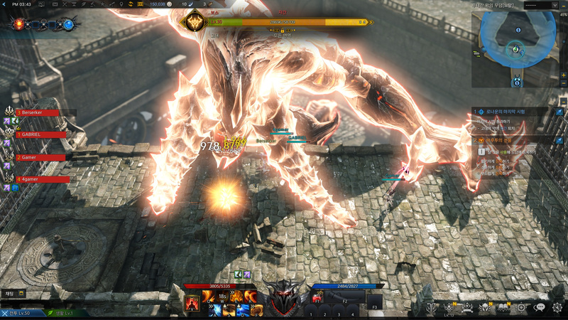 マルチでプレイする「シネマティックダンジョン」。ボスが大写しになり、意図的にプレーヤーキャラクターが画面端に寄せられているシーンもある