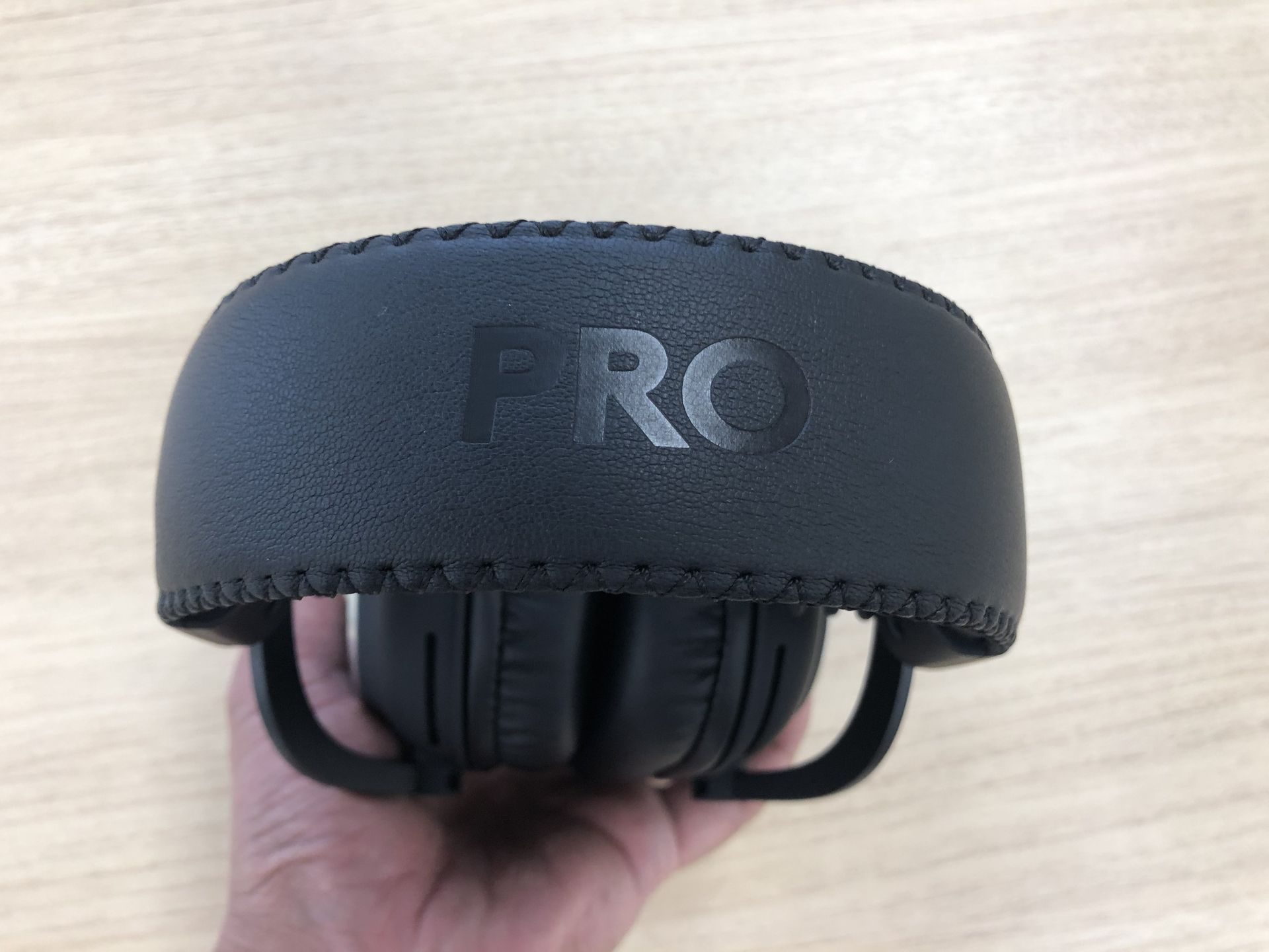 外側まで張られた合成皮革