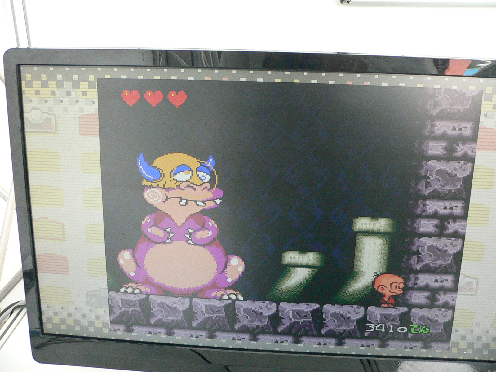 1989年に発売された、主人公の石頭の原始人を操作し、頭突きで敵を倒していくアクションゲーム。ジャンプで障害物をかわしたり、水中を泳ぎながら敵の攻撃をかわすシーンなども登場する