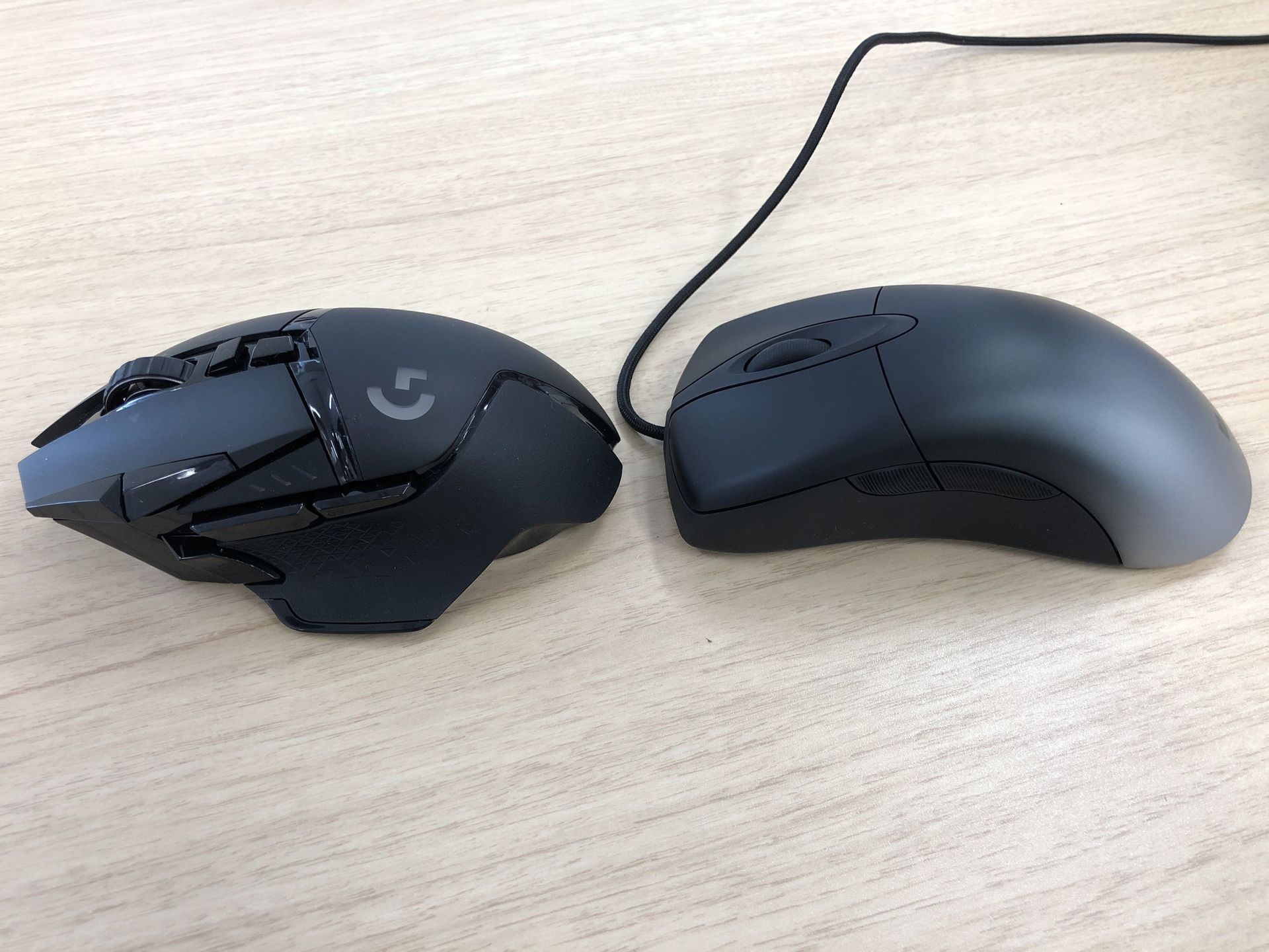 スカートが特徴的なG502