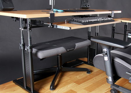 バウヒュッテ、ゲーミングチェアの座面を拡張できる「ゲーミング