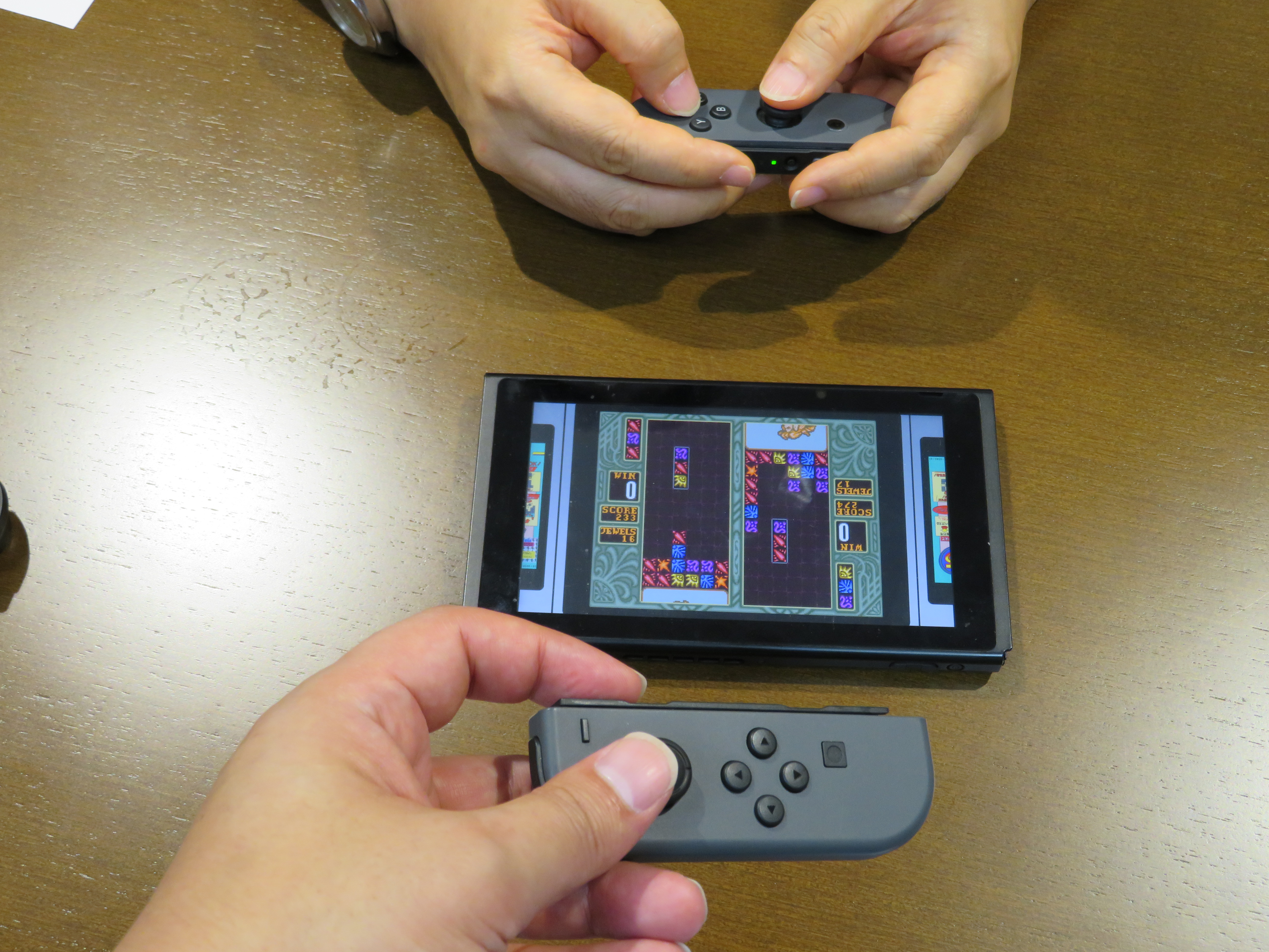 「対面モード」にしたところ。双方向かって左側のフィールドを見ながらプレイする形になる