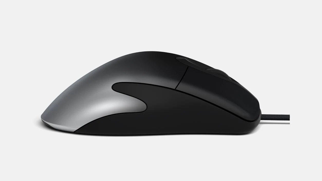 カラバリはグレー系の「シャドウブラック」と白系の「シャドウホワイト」。今回の評価機は「シャドウブラック」カラーだ