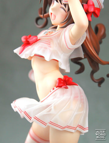 うっすら透けてみえる縞模様“ほぼ水着”の「島村卯月」のフィギュアが