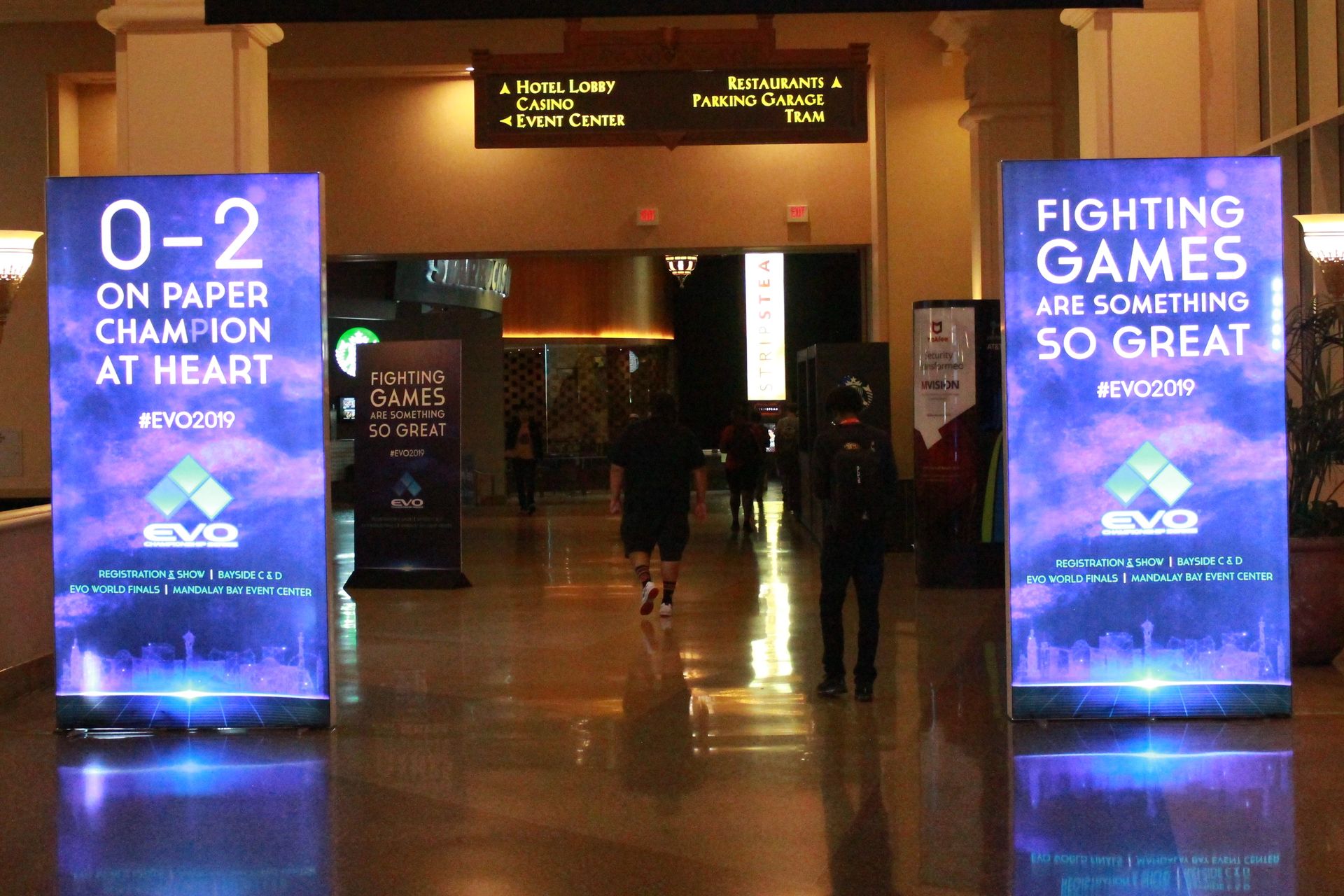 EVO会場入り口に設置されたパネル