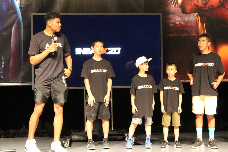 普段はミニバスでもプレーしているという子供達とゲーム対戦