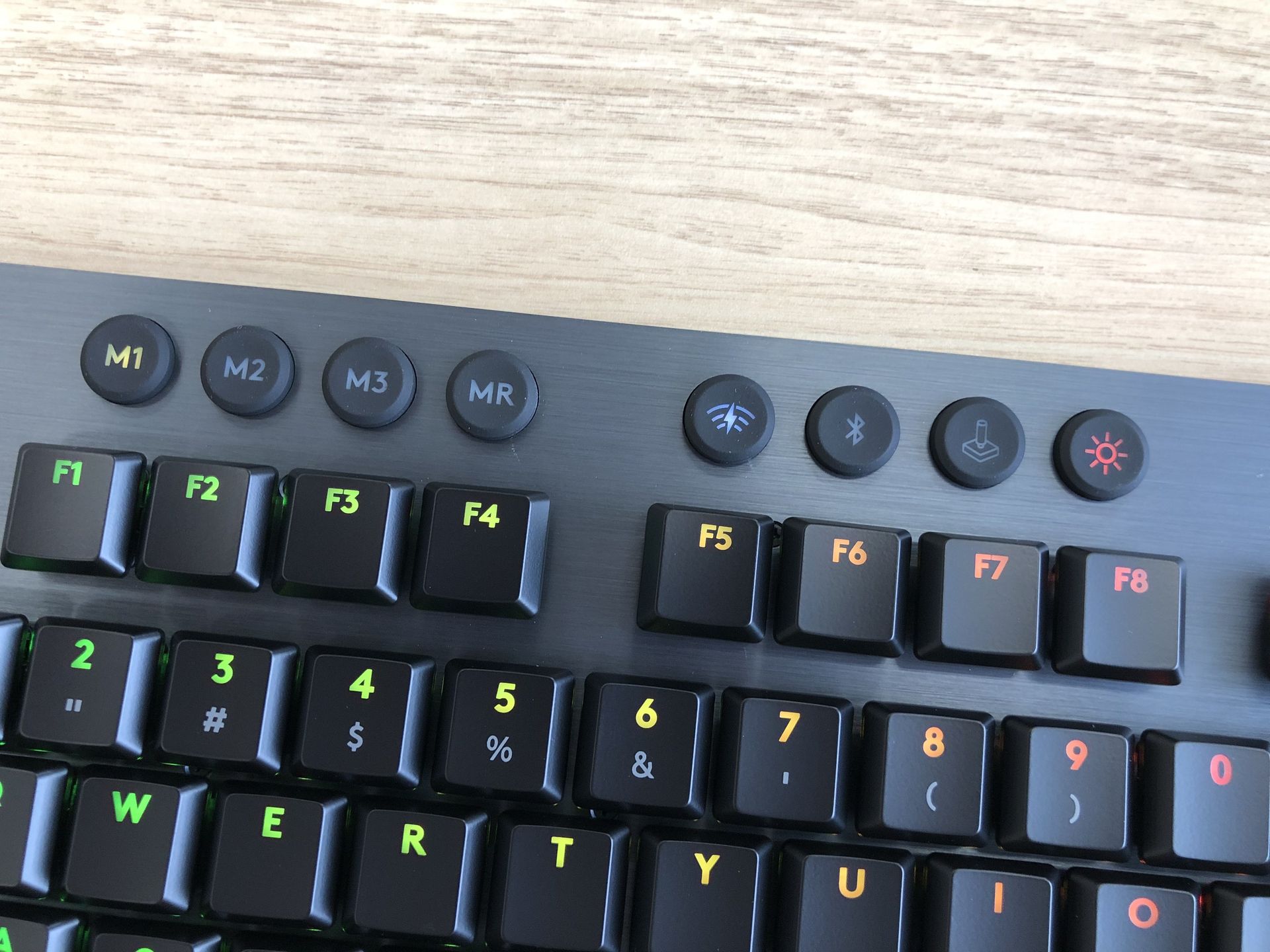 メディアキー。こちらは固定機能だが、LIGHTSPEEDやBluetoothの切り替えがボタンでできるなど結構便利だ