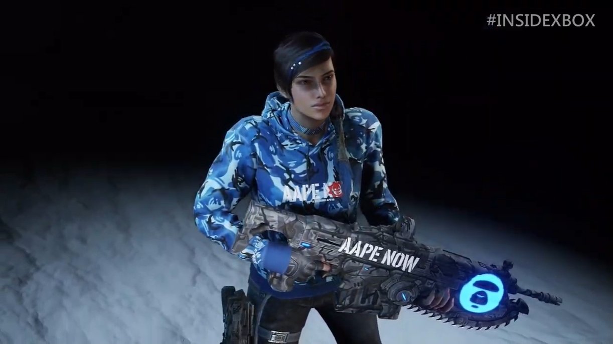 コラボ衣装一式に身を包むケイト